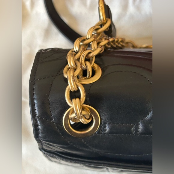 🎉🎉Hp🎉Ferragamo Quilted Gancini Shoulder Bag - Picture 10 of 16